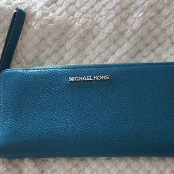 Michael kors Teal Zip wallet NWOT - Picture 1 of 10